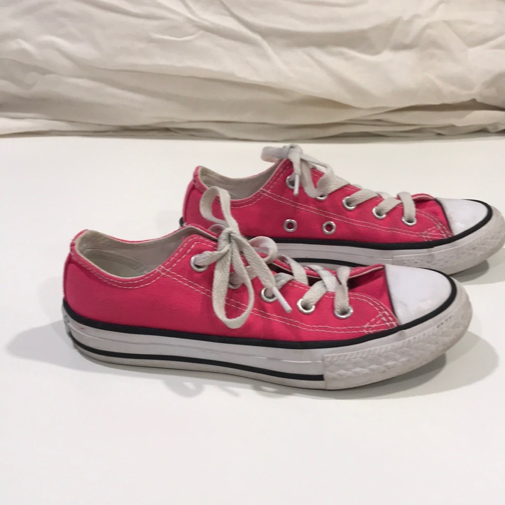 Kids size 13 pink canvas converse sneakers - Picture 2 of 6